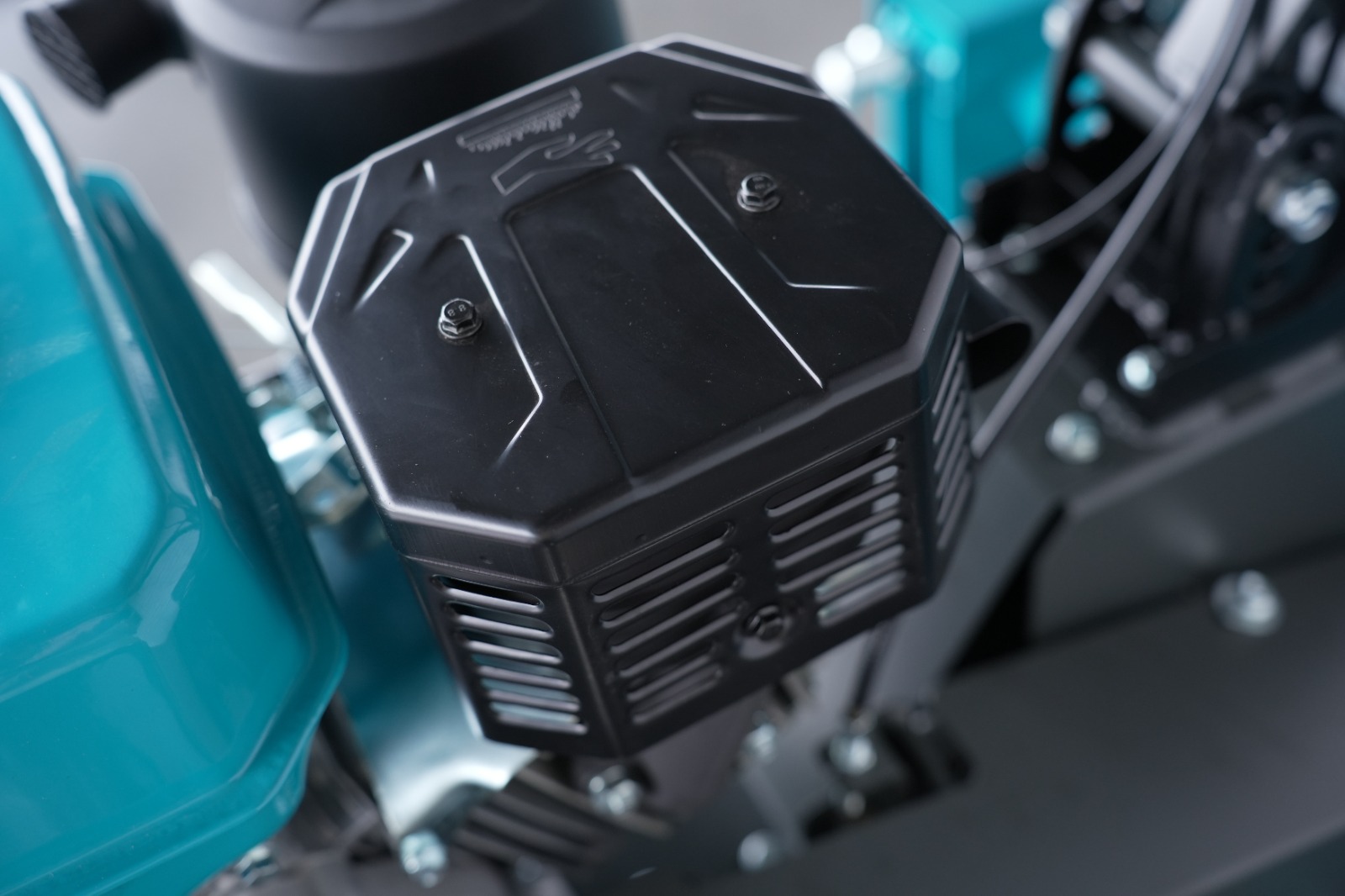 Измельчитель травы GTM 700Pro